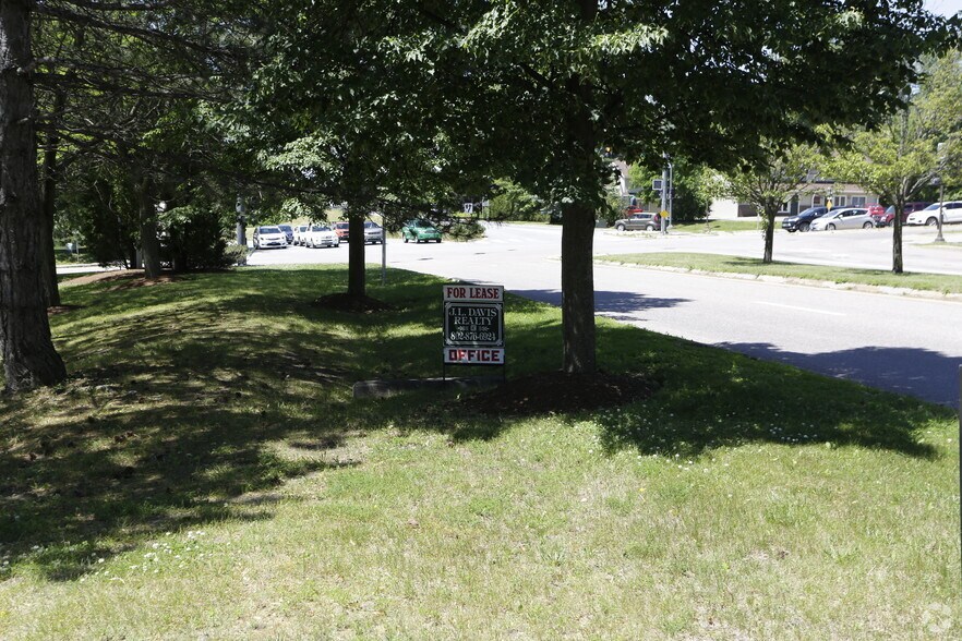 More Photos Of 1 Kennedy Dr, South Burlington Office For Lease