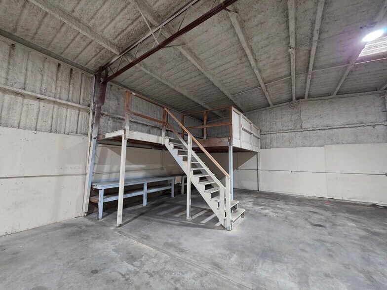More Photos Of 1221 Post Rd, Oakdale Warehouse For Lease
