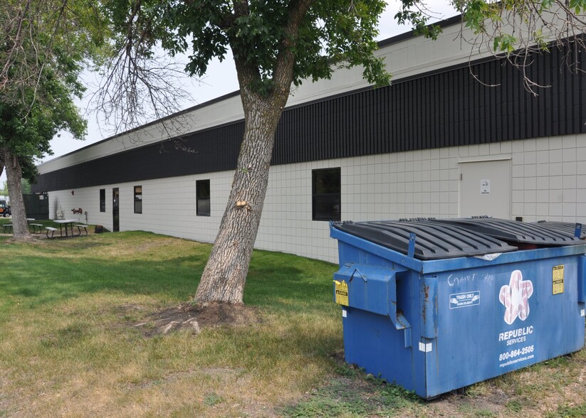 More Photos Of 1418 5th St S, Hopkins Manufacturing For Sale