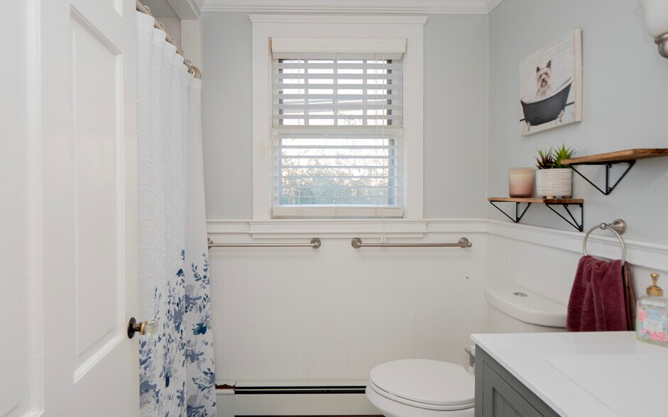 More Photos Of 999 Aquidneck Ave, Middletown Flex For Sale