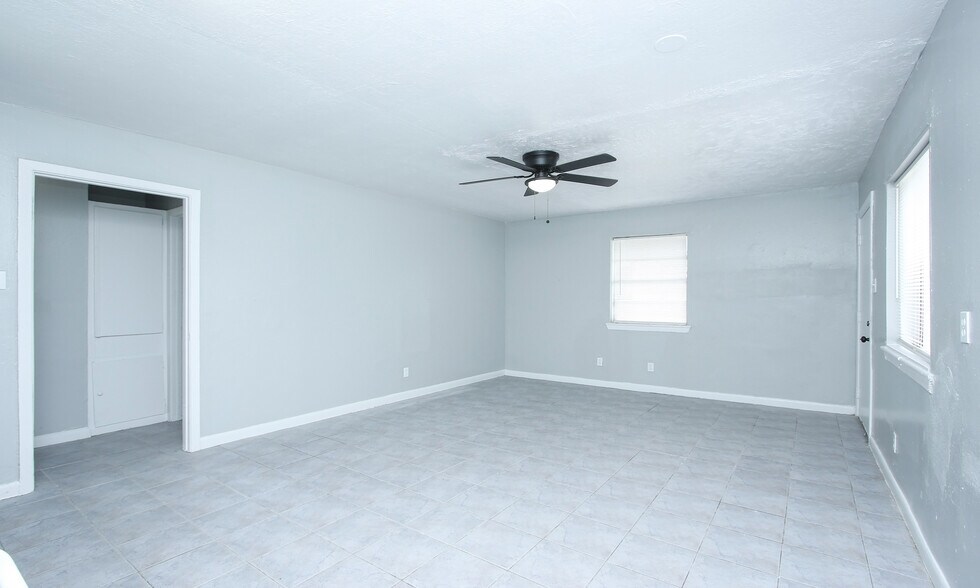 More Photos Of 8814 Manus St, Houston Apartments For Sale