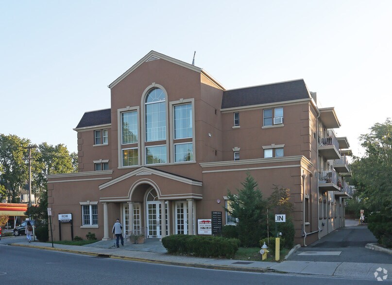 More Photos Of 320 Post Ave, Westbury Apartments For Sale