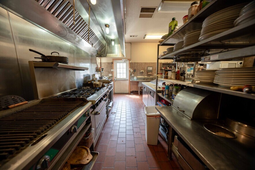 More Photos Of 40311 Sierra Dr, Three Rivers General Retail For Sale