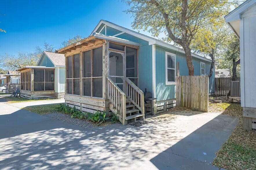 More Photos Of 5481 Highway 35 N, Rockport Specialty For Sale