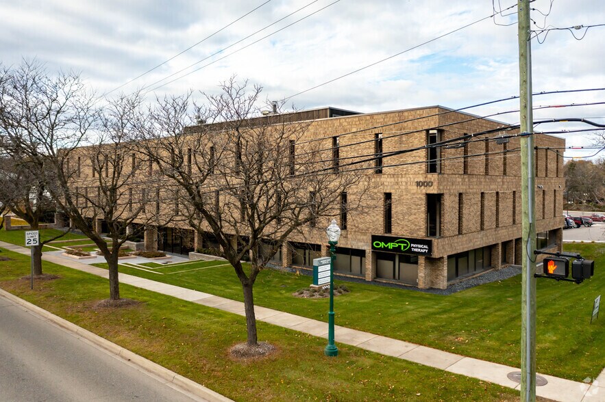 More Photos Of 1000 W University Dr, Rochester Medical For Lease