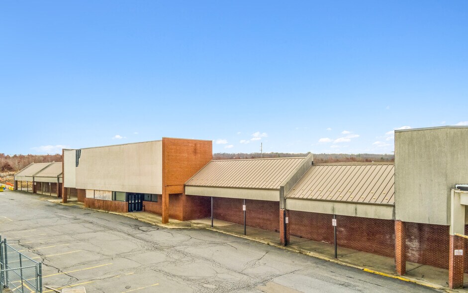 More Photos Of 210-290 Susquehanna Blvd, West Hazleton General Retail For Sale