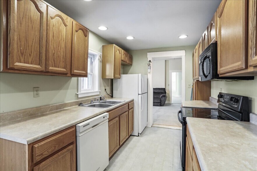 More Photos Of 229 E Union St, Cumberland Apartments For Sale