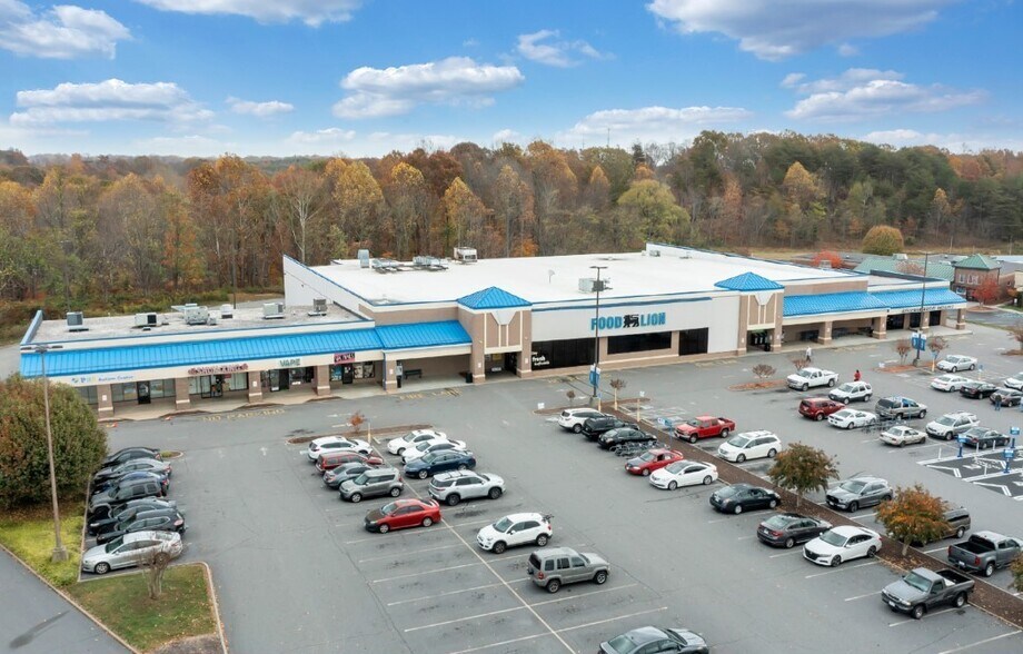 More Photos Of 1101 Brookdale St, Martinsville Supermarket For Lease