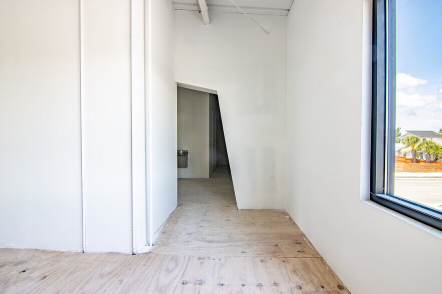 More Photos Of 2400 5th Ave S, Saint Petersburg Unknown For Lease