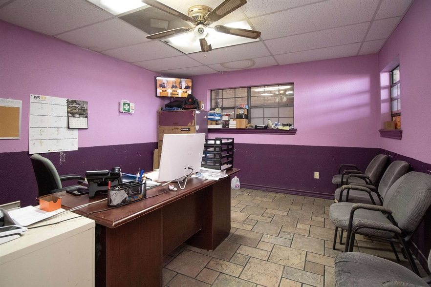 More Photos Of 5103 US Highway 59, Laredo Warehouse For Sale