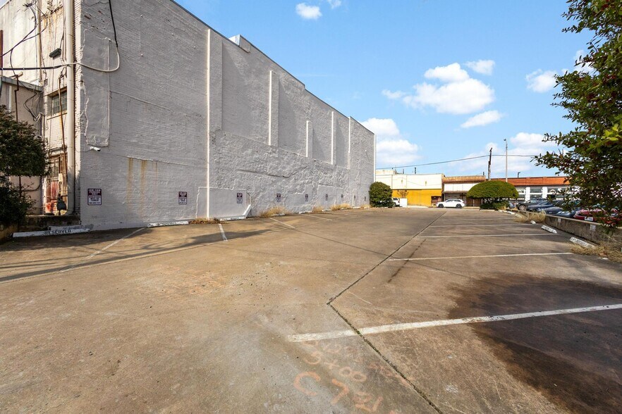 More Photos Of 111 S Travis St, Sherman Office For Sale