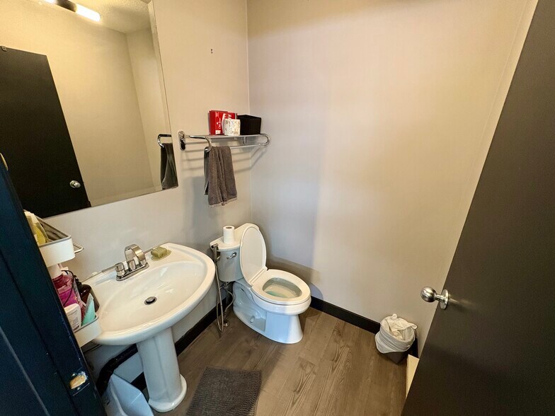 More Photos Of 1952 Kingsway Ave, Port Coquitlam Warehouse For Sale