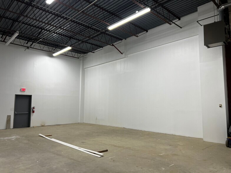 More Photos Of 8741 Ashwood Dr, Capitol Heights Warehouse For Lease