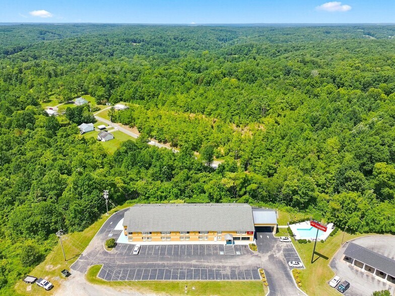 More Photos Of 634 David St, Centerville Hotel For Sale
