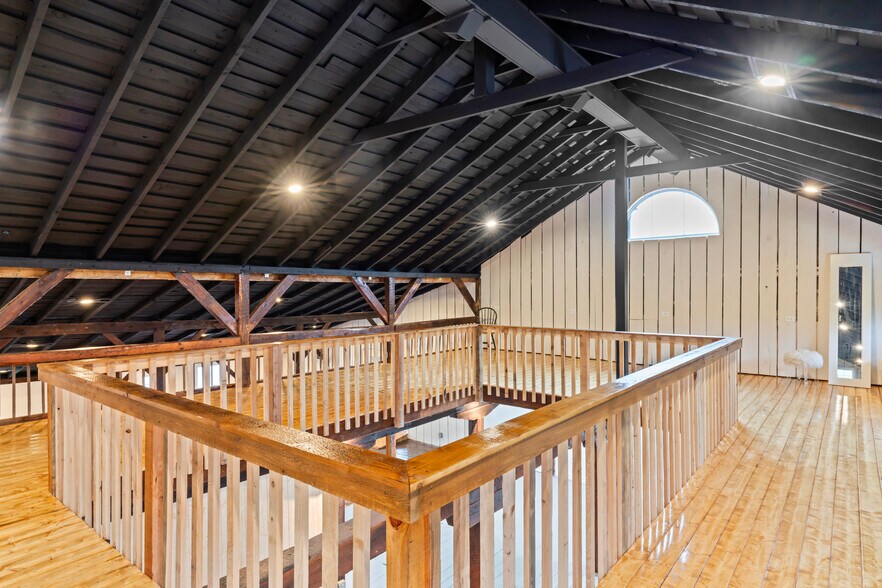 More Photos Of 20704 Ashburn Rd, Ashburn Unknown For Lease