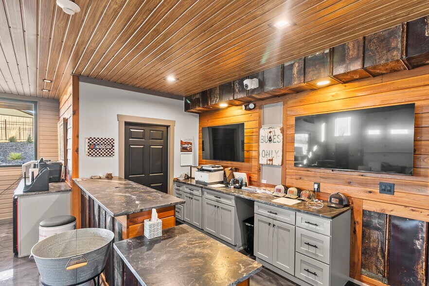 More Photos Of 144 McCrary Rd, Mooresville Flex For Sale