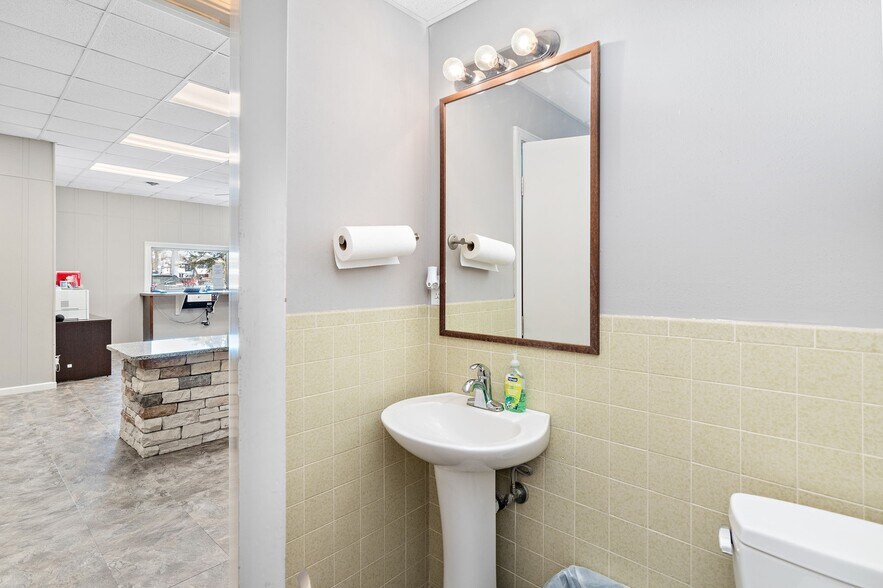 More Photos Of 121 N Folger St, Carrollton Office For Sale