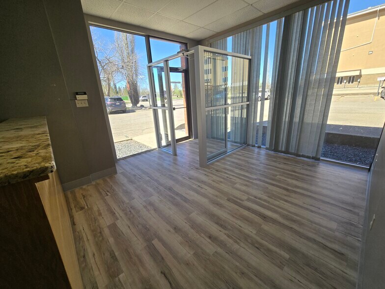 More Photos Of 5580 45 St, Red Deer General Retail For Lease