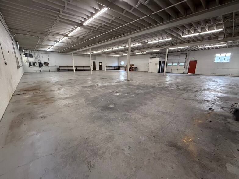 More Photos Of 3931 Holly St, Denver Manufacturing For Lease