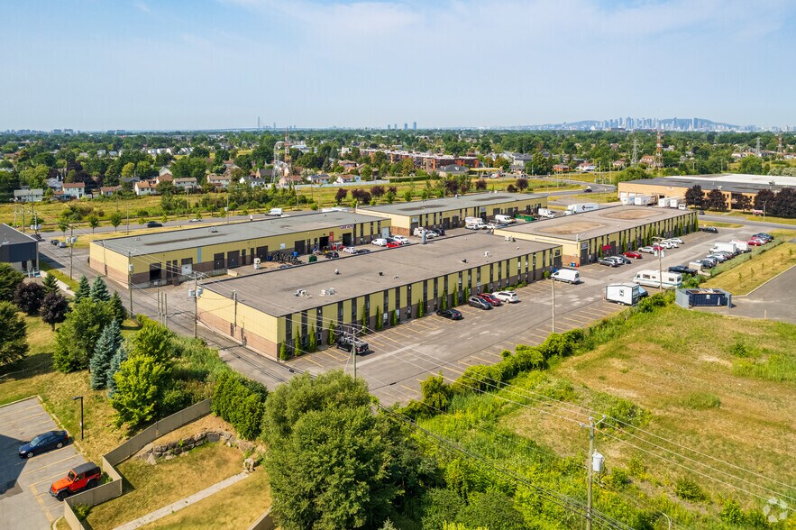 More Photos Of 3400 Boul Losch, Saint-hubert Warehouse For Lease