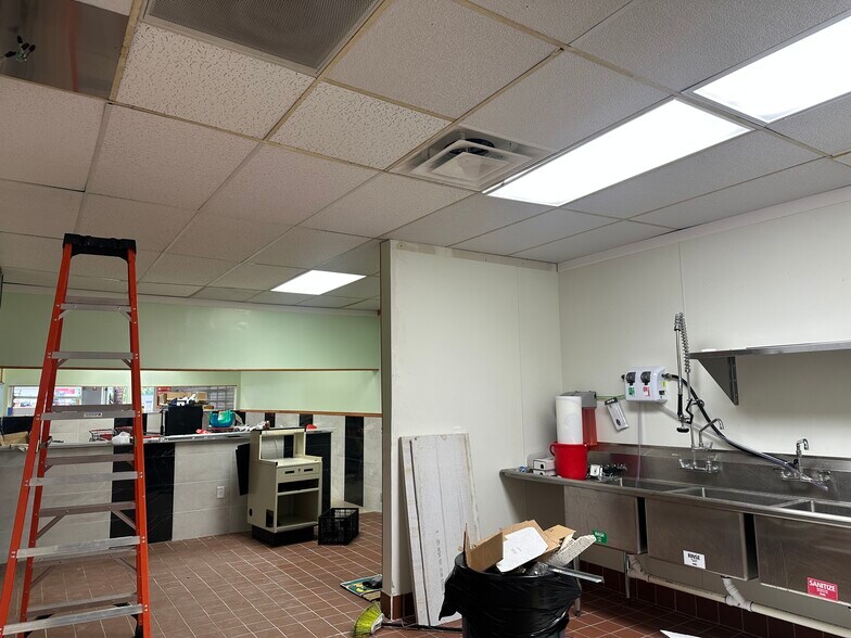 More Photos Of 5501 S Madison Ave, Indianapolis Freestanding For Lease