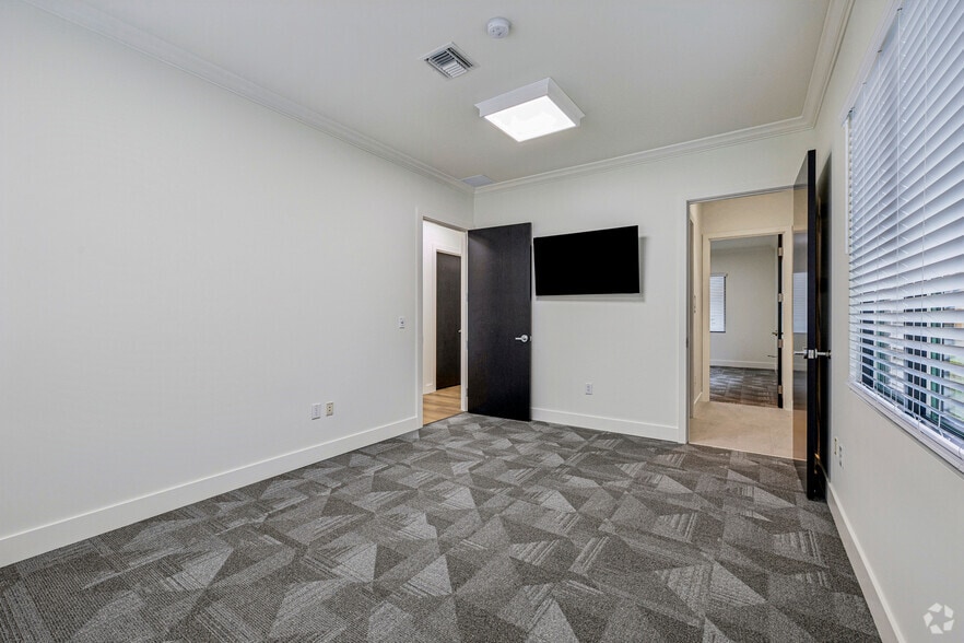 More Photos Of 741 Ciara Creek Cv, Longwood Medical For Sale