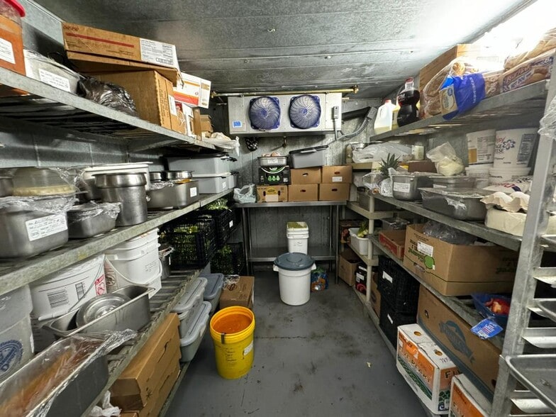 More Photos Of 1410 1st St E, Humble Restaurant For Sale