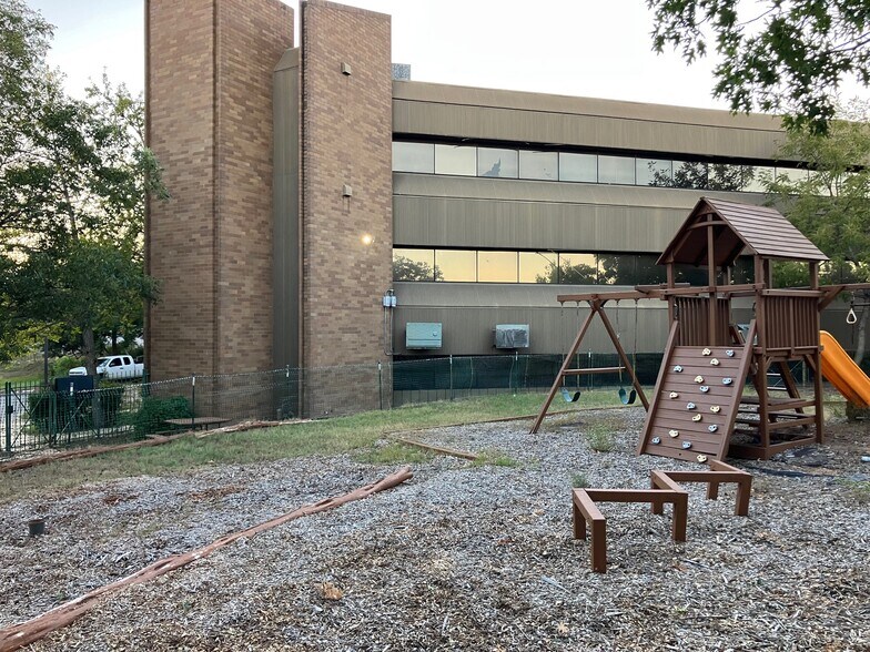 More Photos Of 220 Foremost Dr, Austin Schools For Lease