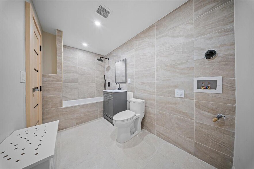 More Photos Of 530 Sutter Ave, Brooklyn Multifamily For Sale