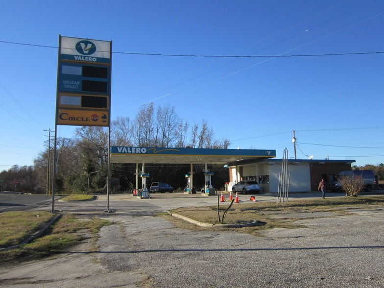 More Photos Of 2301 Lackey St, Lumberton Convenience Store For Sale