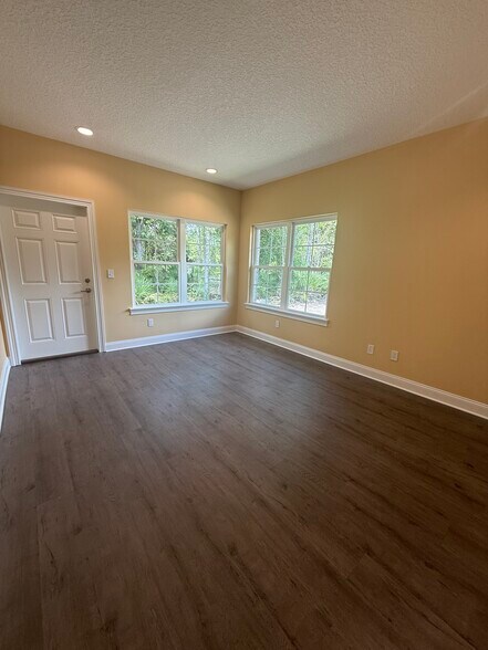 More Photos Of 100 Roberts Village Ct, Fruit Cove Unknown For Lease