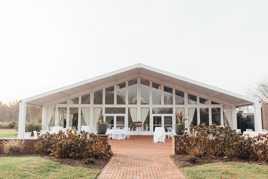 Primary Photo Of 500 Kent Manor Dr, Stevensville Hotel For Sale