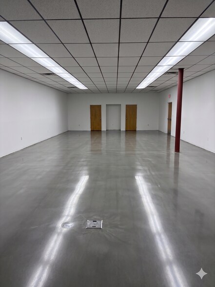 More Photos Of 2098 Sprint Blvd, Apopka Warehouse For Lease