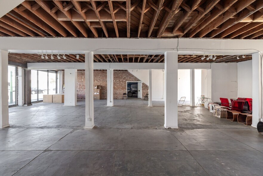 More Photos Of 629 N Western Ave, Los Angeles Office For Lease