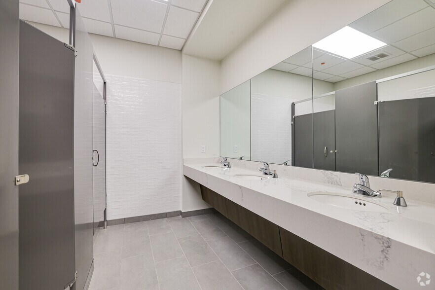 More Photos Of 1 Electronics Dr, Hamilton Warehouse For Lease