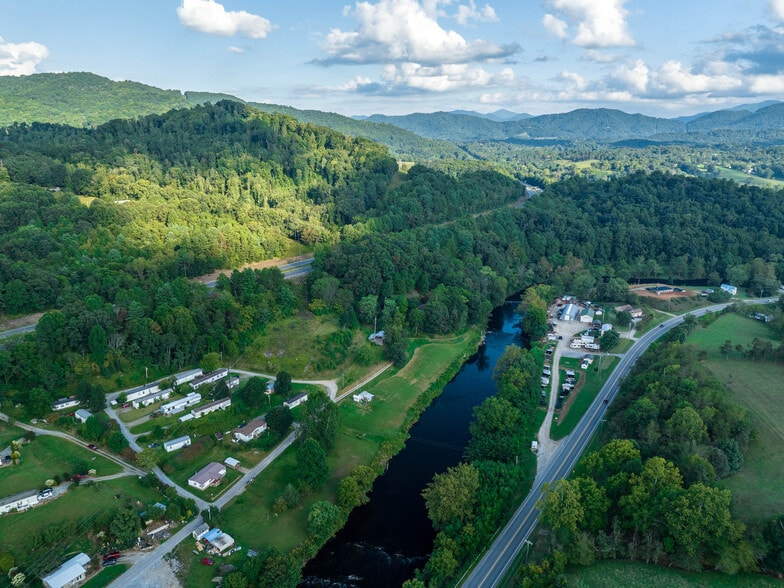 More Photos Of 371 Riverview Dr, Waynesville Manufactured Housing Mobile Home Park For Sale