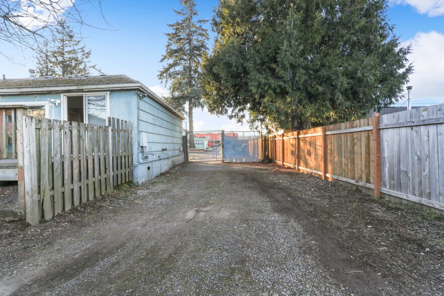 More Photos Of 6350 NE 66th Ave, Portland Flex For Sale