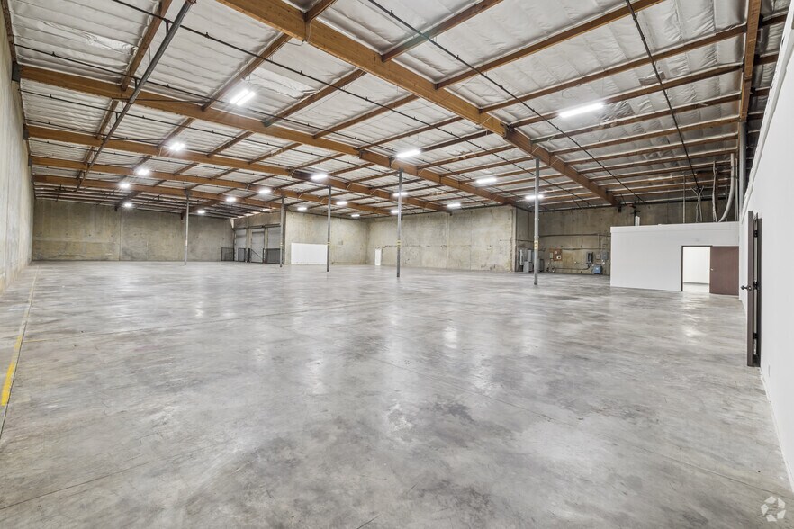 More Photos Of 4800 LittleJohn St, Baldwin Park Warehouse For Lease