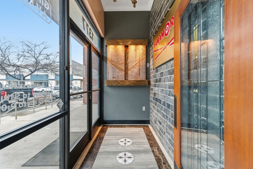 More Photos Of 1377 W El Monte Way, Dinuba Restaurant For Lease