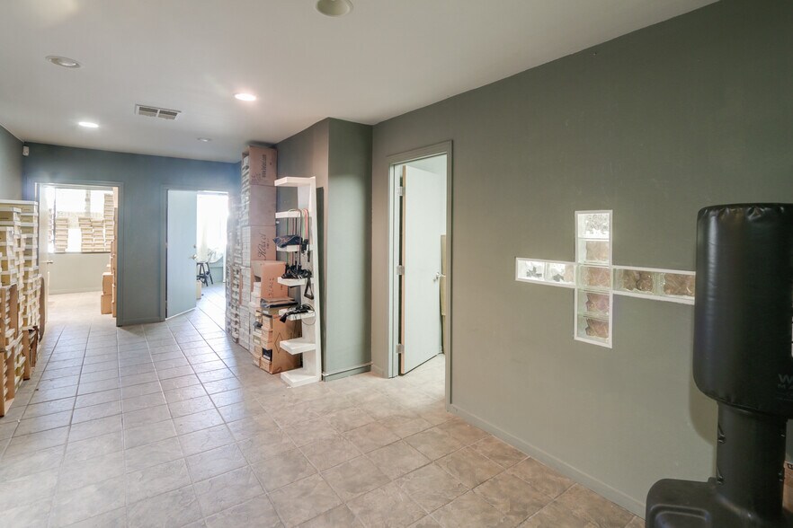 More Photos Of 14014 Ventura Blvd, Sherman Oaks Storefront Retail Office For Lease