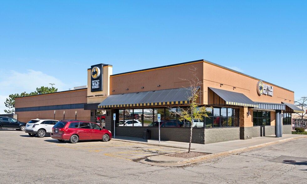 Primary Photo Of 500 E Rollins Rd, Round Lake Beach Restaurant For Sale