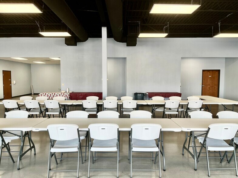 More Photos Of 102 W Dallas St, Llano Storefront Retail Office For Lease