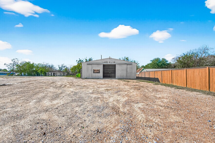 More Photos Of 917 E Main St, Eagle Lake Service Station For Sale