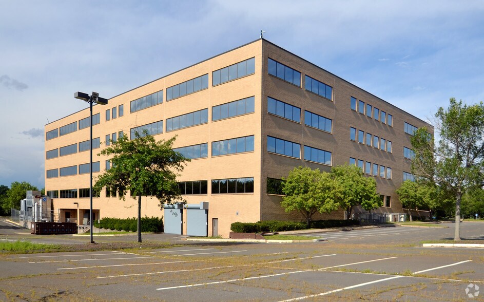 More Photos Of 400 Executive Blvd, Southington Office For Lease