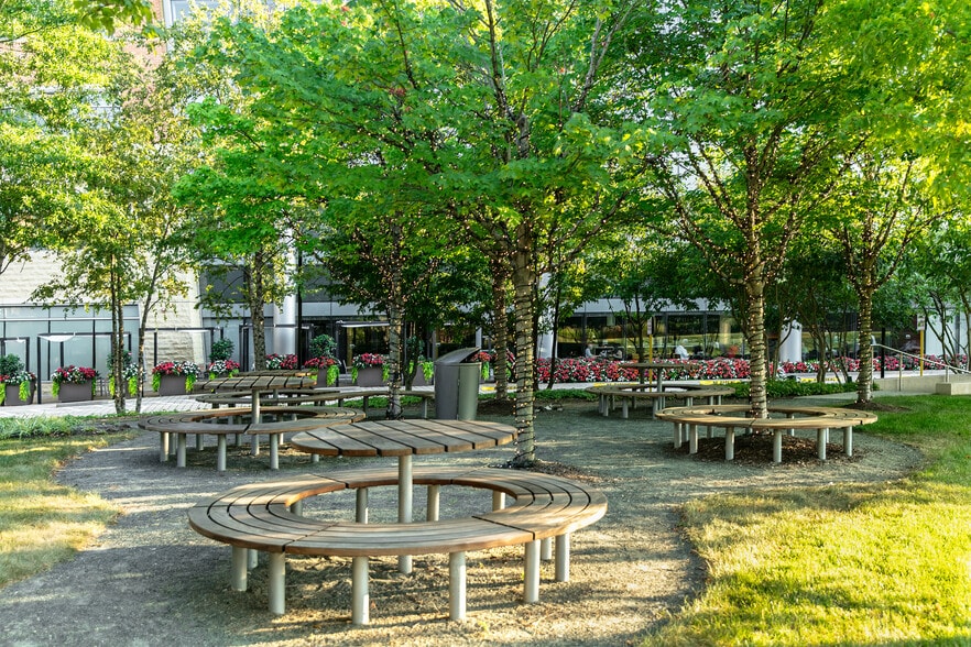 More Photos Of 6350 Walker Ln, Alexandria Unknown For Lease