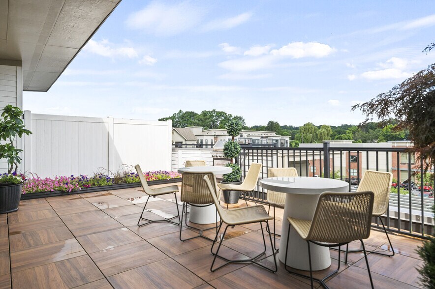 More Photos Of 77A Excelsior Ave, Saratoga Springs Apartments For Lease