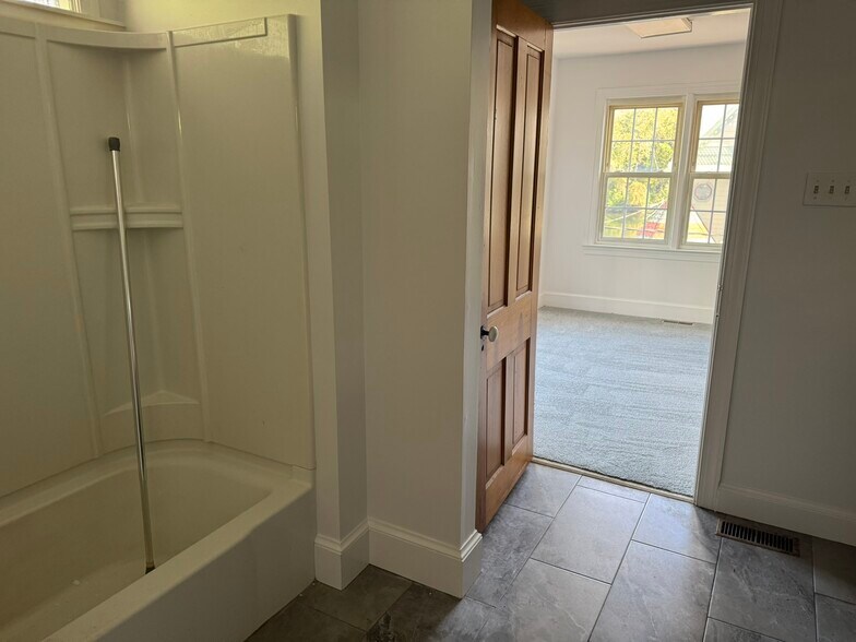 More Photos Of 199 Union St, Occoquan Storefront Retail Residential For Sale