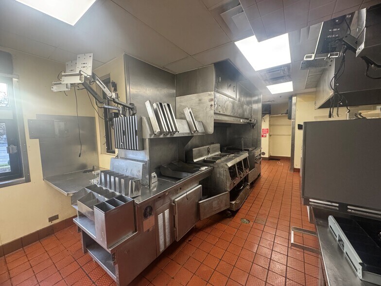 More Photos Of 3220 N Anthony Blvd, Fort Wayne Fast Food For Lease