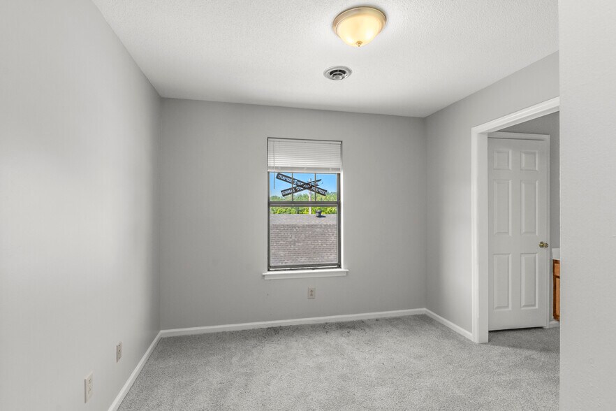 More Photos Of 162 Condor Ct, Clarksville Apartments For Sale