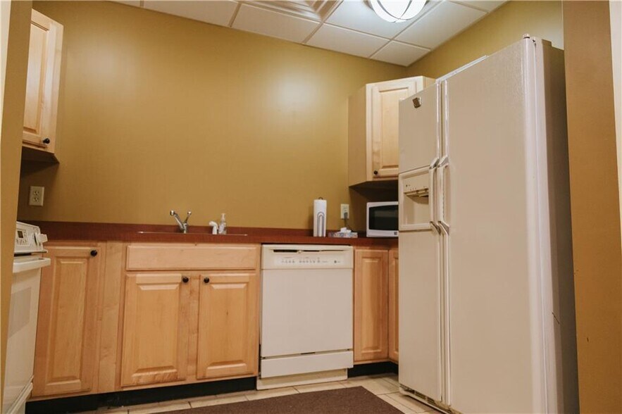 More Photos Of 81 Western Industrial Dr, Cranston Warehouse For Sale